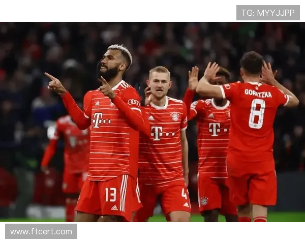 拜仁慕尼黑高位压迫战术下，防线空当频现，反击风险逐步反映于比赛走势